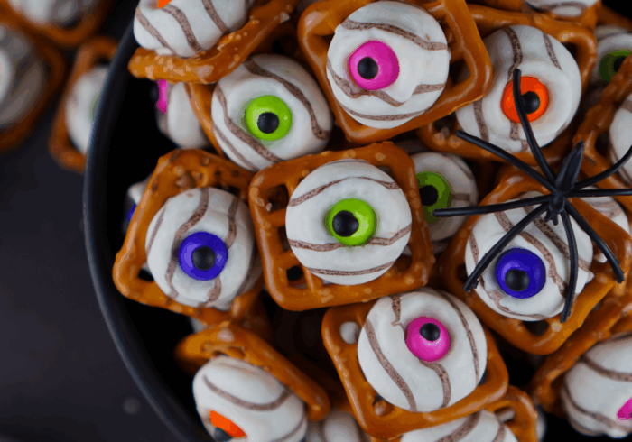 eyeball pretzel bites