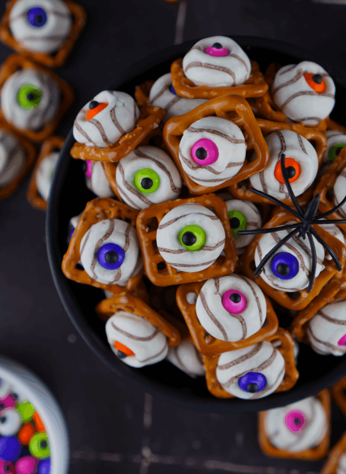 Eyeball Pretzel Bites